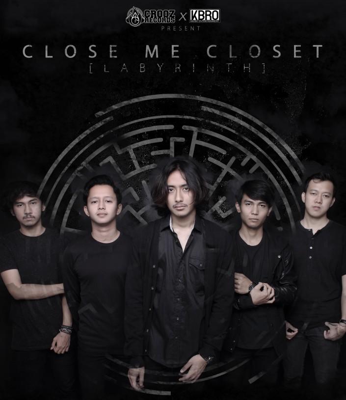 CLOSE ME CLOSET Photo